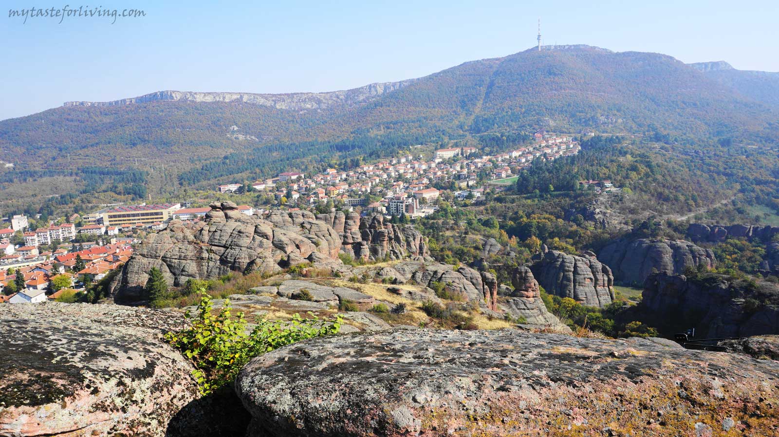 Белоградчишките скали са група от интересно оформени скални образувания, разположени по западните склонове на Стара Планина, до град Белоградчик. 