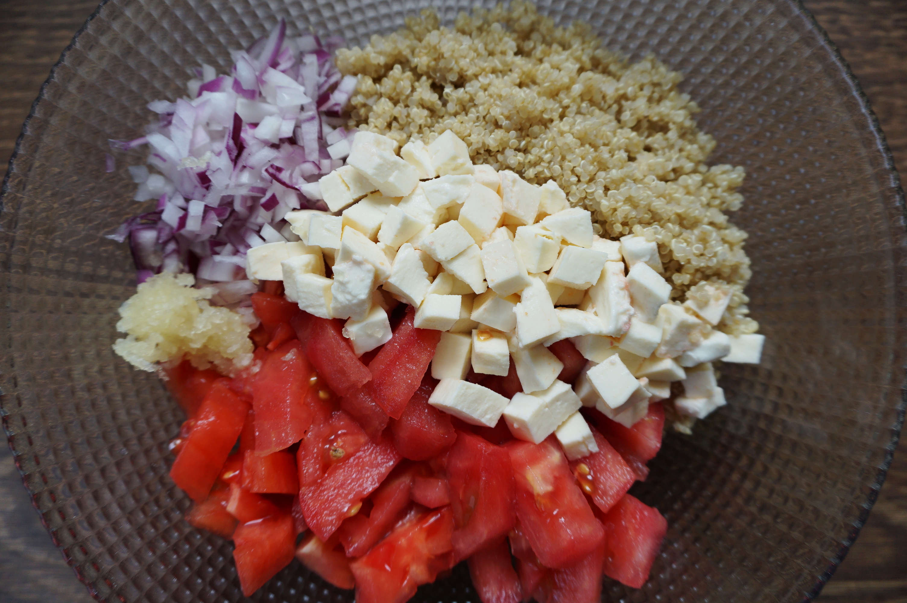 Fresh salad with quinoa, tomatoes, mozzarella and basil.