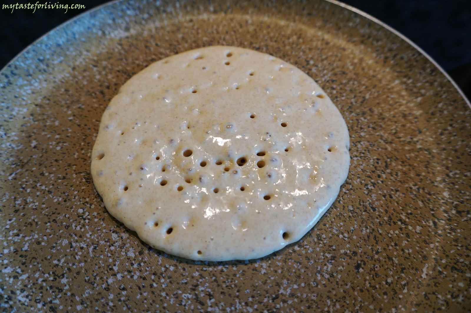 For the preparation of these appetizing and delicious sour cream pancakes I have used different types of flour - white, wholemeal or einkorn. They turn out excellent with each of them. 