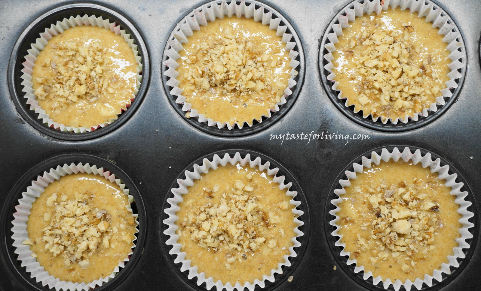 Delicious and quick muffins with bananas, walnuts and einkorn flour.