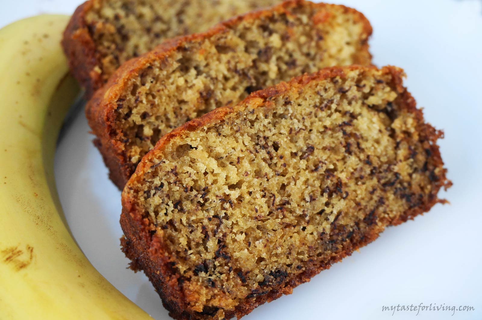 Delicious banana cake with cinnamon and vanilla aroma, prepared without yoghurt or whole milk.