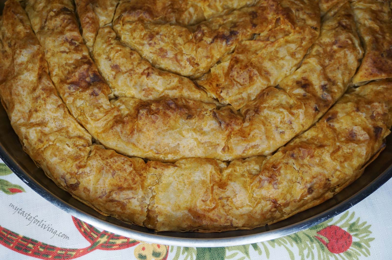 For leek lovers - twisted pie (banitsa) with whole wheat phyllo (fillo) dough and leeks! Suitable for people who fast or you can serve it on the table on Christmas Eve!