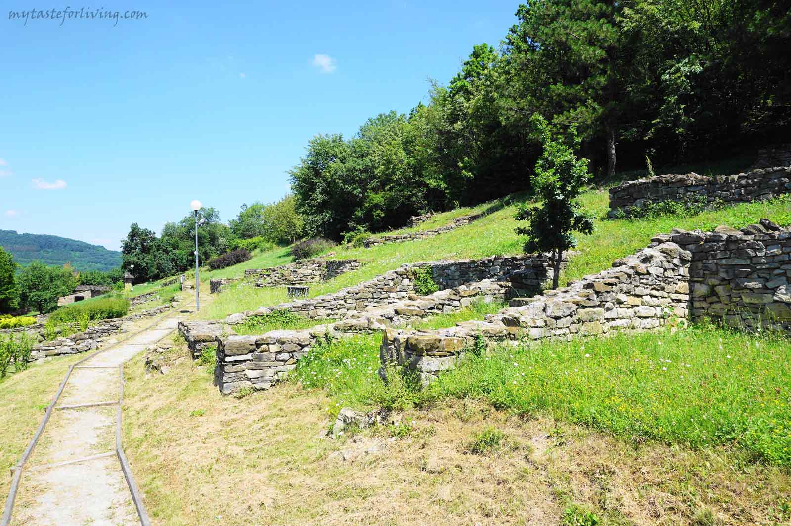 Ранновизантийската и средновековна крепост Хоталич е разположена до град Севлиево, над пролома на река Росица, върху хълмистата местност наречена Крушевски баир. Тя е една от най-добре поддържаните крепости в България, а през 1994 година е обявена за паметник на културата с национално значение. 