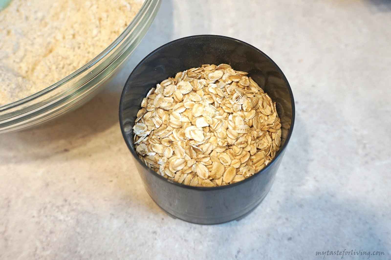 Dairy-free soda bread with einkorn flour and old fashioned rolled oats suitable for your table on Christmas Eve. Why with oats? They make the crust slightly crispy and enhance the aroma and taste that einkorn flour gives.