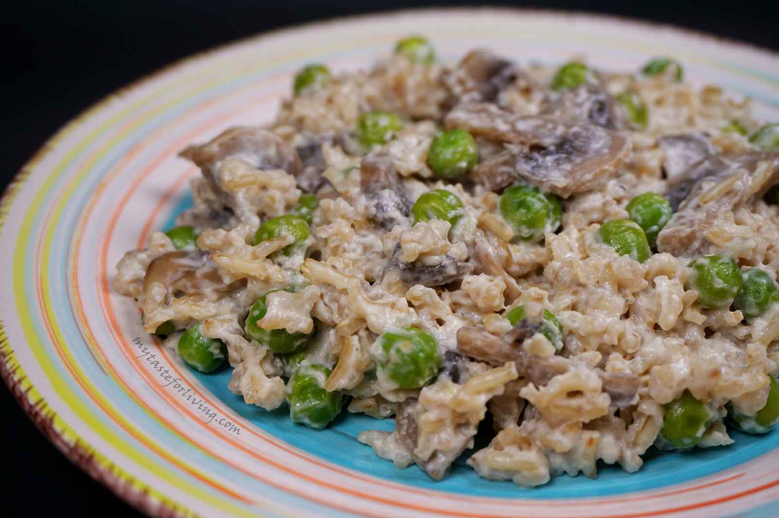 Delicious dish for lunch or dinner - rice prepared with mushrooms, peas, sour cream and cream cheese. I used brown basmati rice, but you can replace it with white or brown rice.