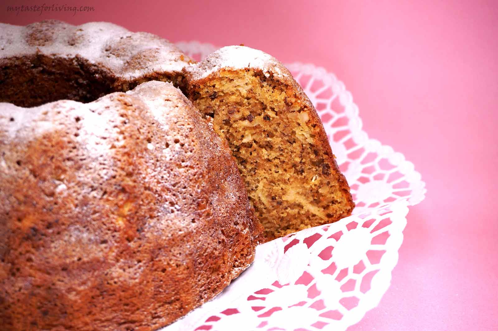 Our favorite fluffy cake made with apples, walnuts and wholemeal einkorn flour. 