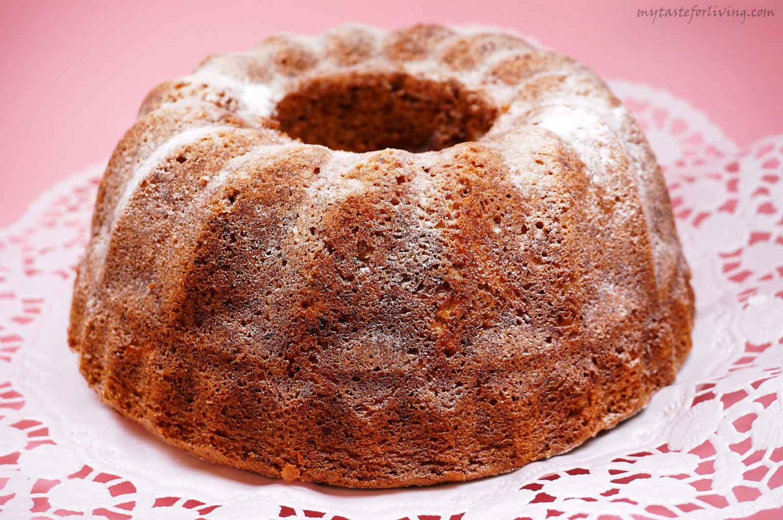 Our favorite fluffy cake made with apples, walnuts and wholemeal einkorn flour. 