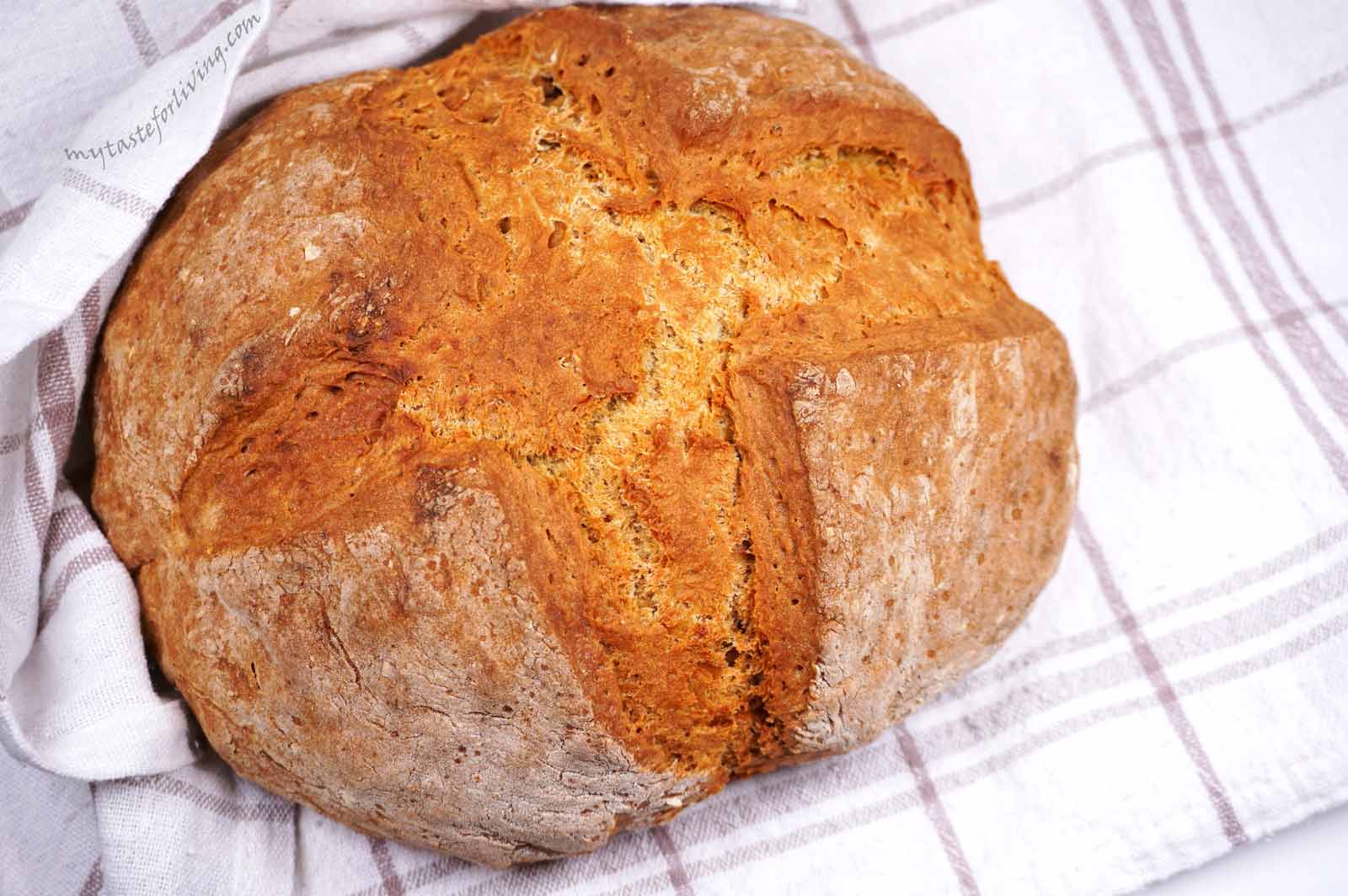 Традиционният ирландски хляб се приготвя от четири съставки – меко пшенично брашно (по възможност с ниско съдържание на глутен), сода бикарбонат, сол и мътеница (или айрян). Приготвя се изключително лесно и бързо - всички съставки се сместват и се получава тесто без много усилие, а след изпичането му се получава вкусен, ароматен и с апетитна коричка хляб. 