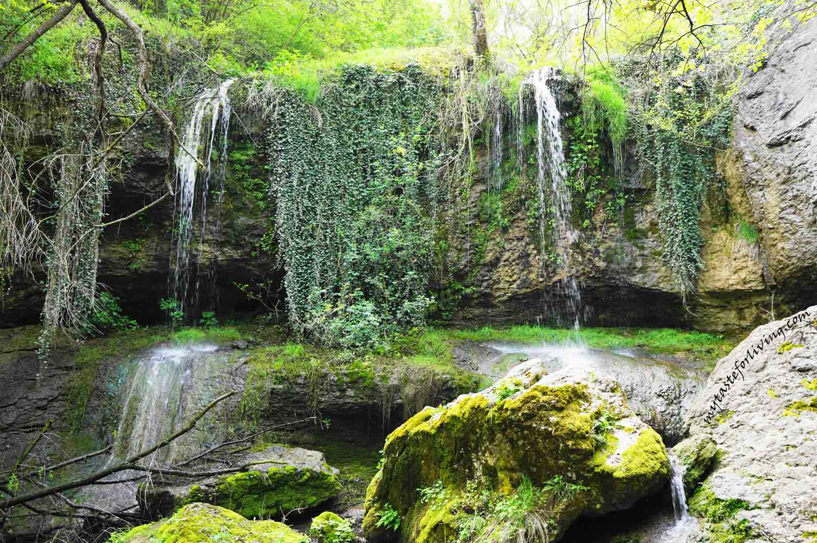 Kartalа waterfalls are located near the town of Veliko Tarnovo, Bulgaria. You can reach them on a path from the Transfiguration Monastery or from the city itself. We took the path that leads from the Kartala neighborhood in Veliko Tarnovo and parked next to the Kartala shooting range. 