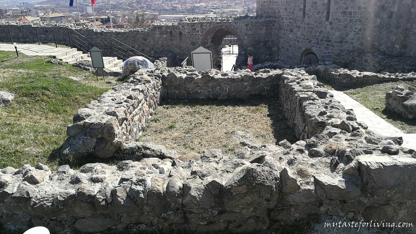 Перистера е крепост, намираща се в град Пещера.