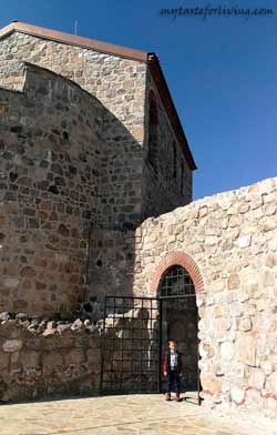 Перистера е крепост, намираща се в град Пещера.