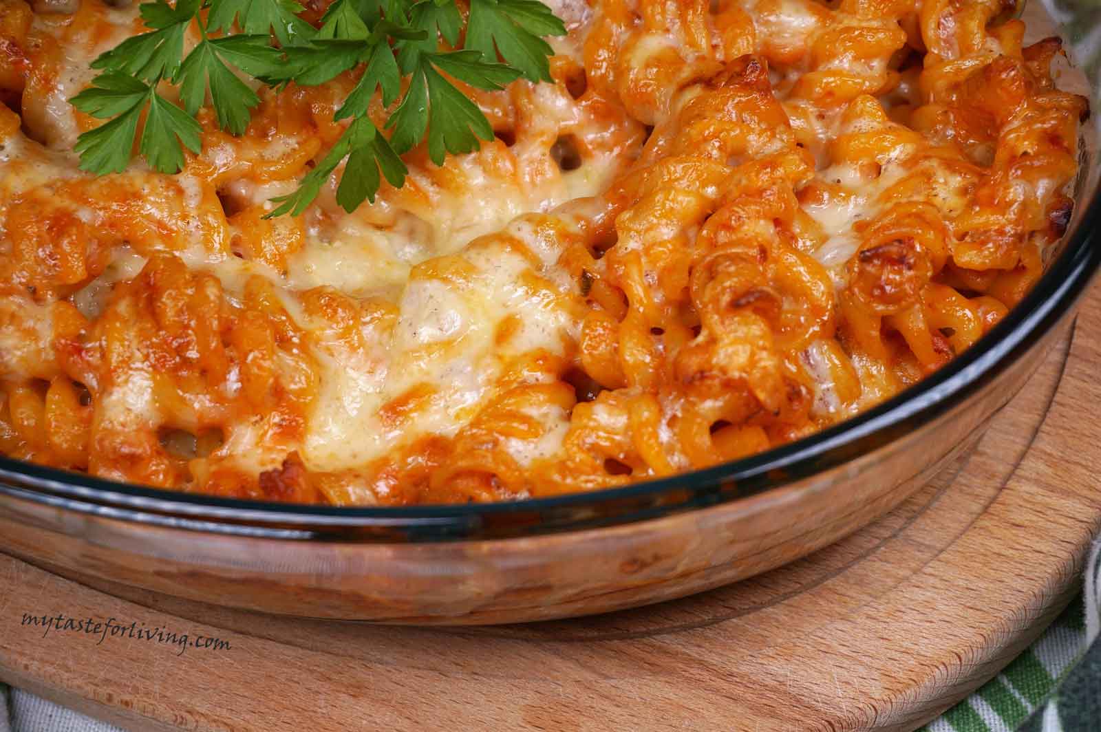 Easy cheese and tomato pasta bake when you want something tasty, delicious and appetizingy to eat but can’t have a lot of time in the kitchen.