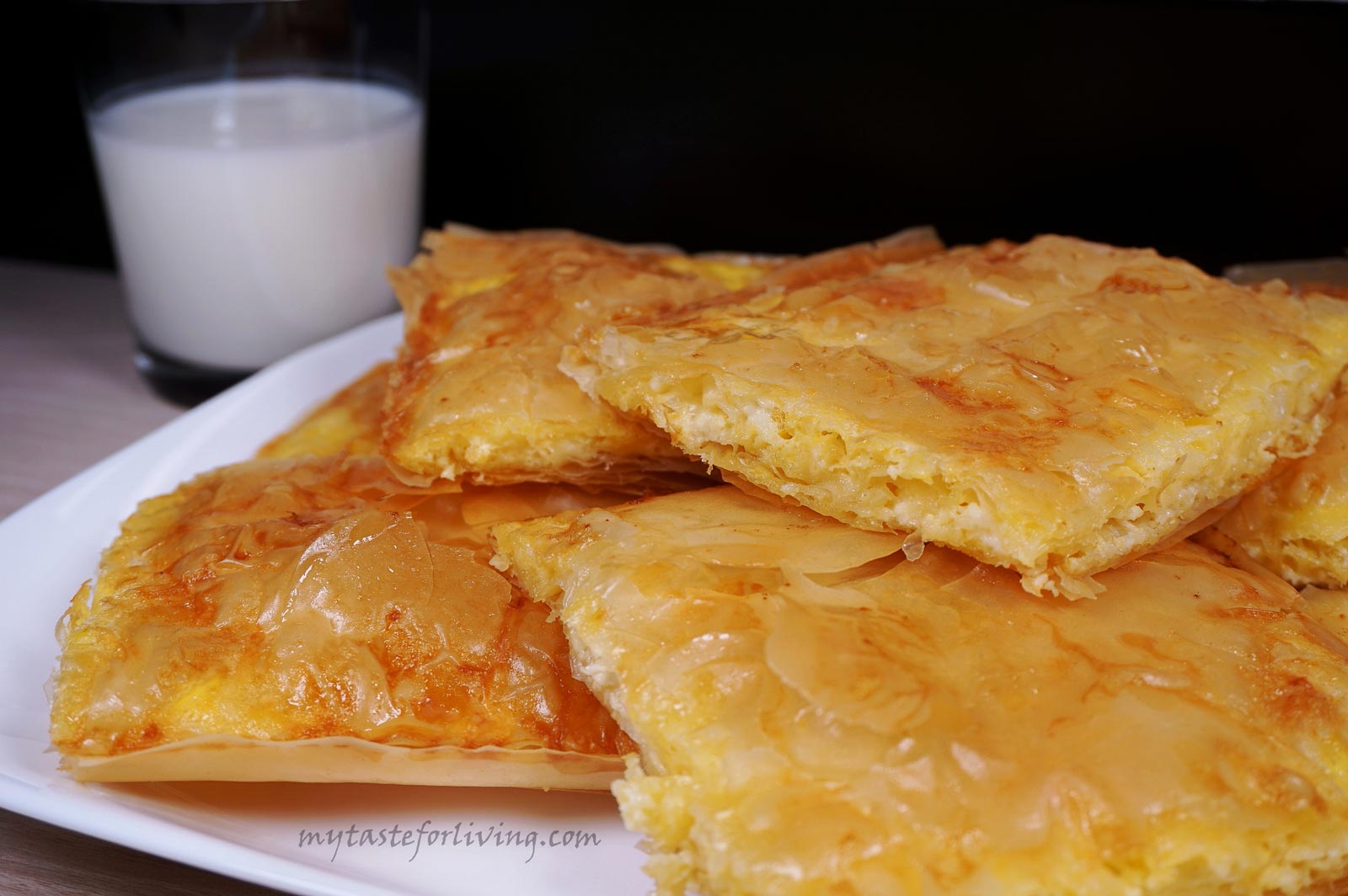 There are many different recipes for banitsa (Bulgarian cheese pie) on the Internet, and each household in Bulgaria prepares it in its own unique way. I offer you my version of a crispy banitsa with feta cheese and sparkling water, which I regularly prepare at home. 