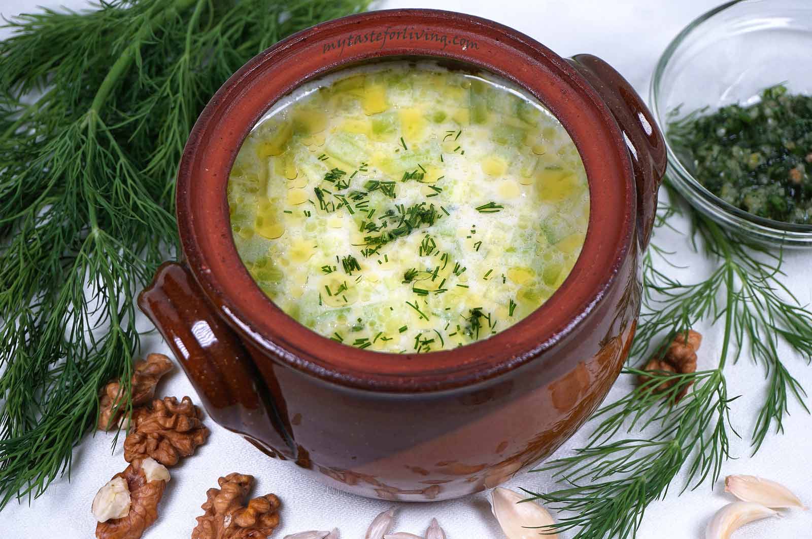 Tarator is a traditional Bulgarian cold cucumber soup made with yogurt and cucumbers. It may sound strange, but there is an easy and tasty way to prepare it in a vegan version. Instead of yogurt, you need raw sunflower seeds and water, the rest is well known. 