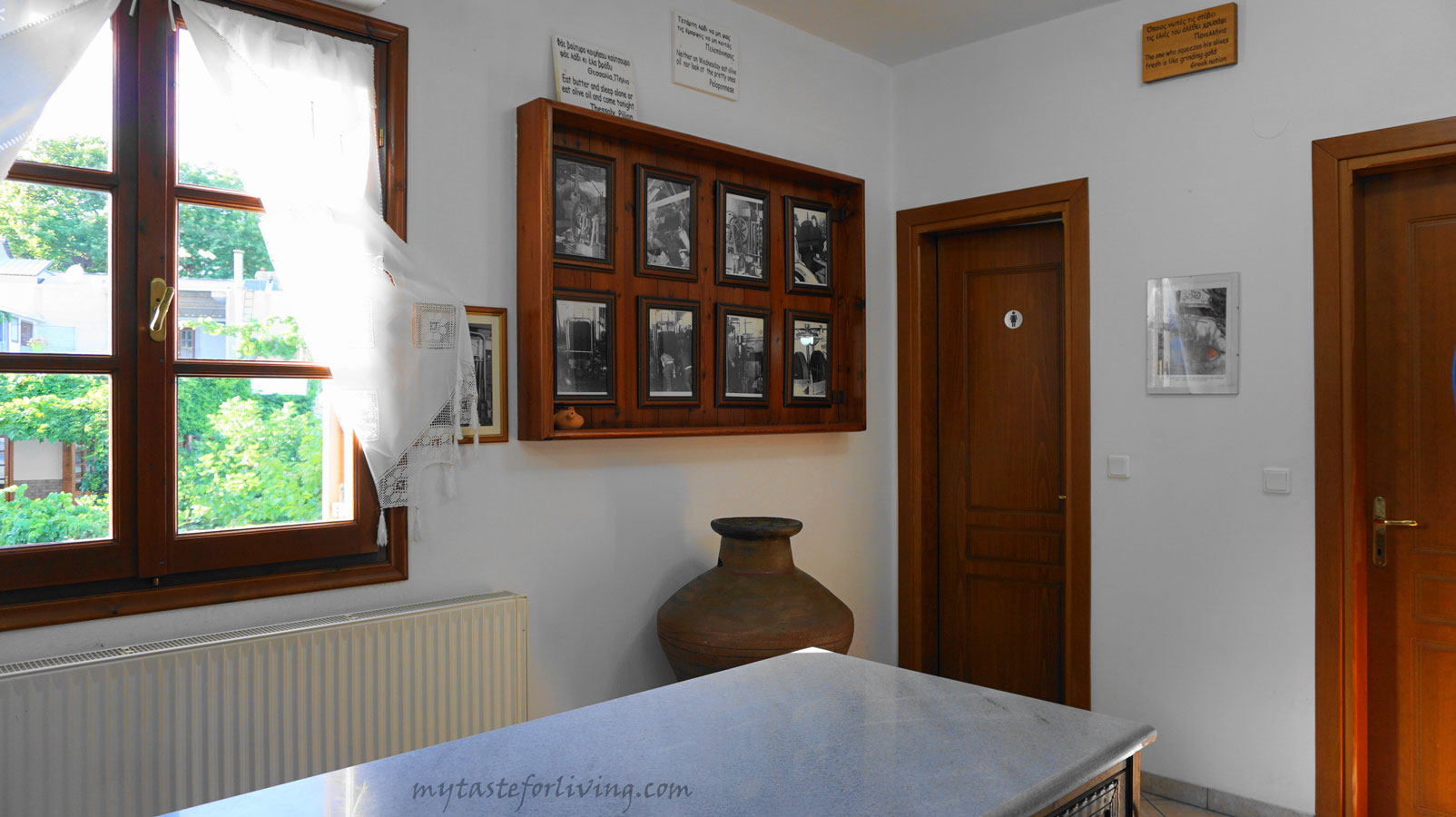 The olive oil museum of the Sotirelis family is a place that we do not miss to visit when we are on the island of Thassos, Greece. It is located in the mountain village of Panagia, a small and pleasant place, suitable for walks.