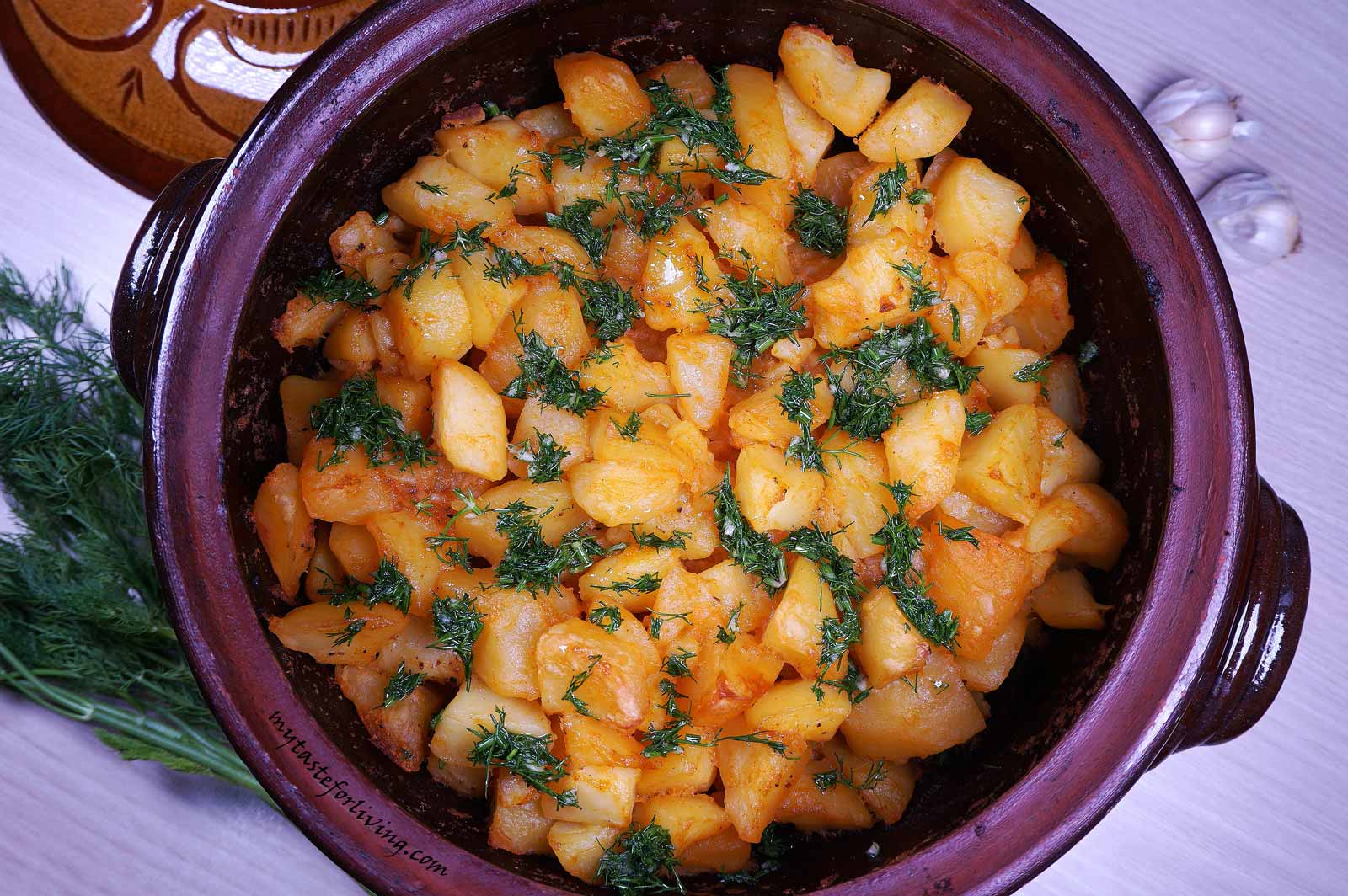 At home, we love everything made with potatoes. I am happy to share my way of making sauteed potatoes. According to the original recipe, the potatoes are fried, but since I avoid frying, I prefer the healthy option, so I bake them. They are great, and in combination with a glass of kefir (ayran) or beer, they are irresistible.