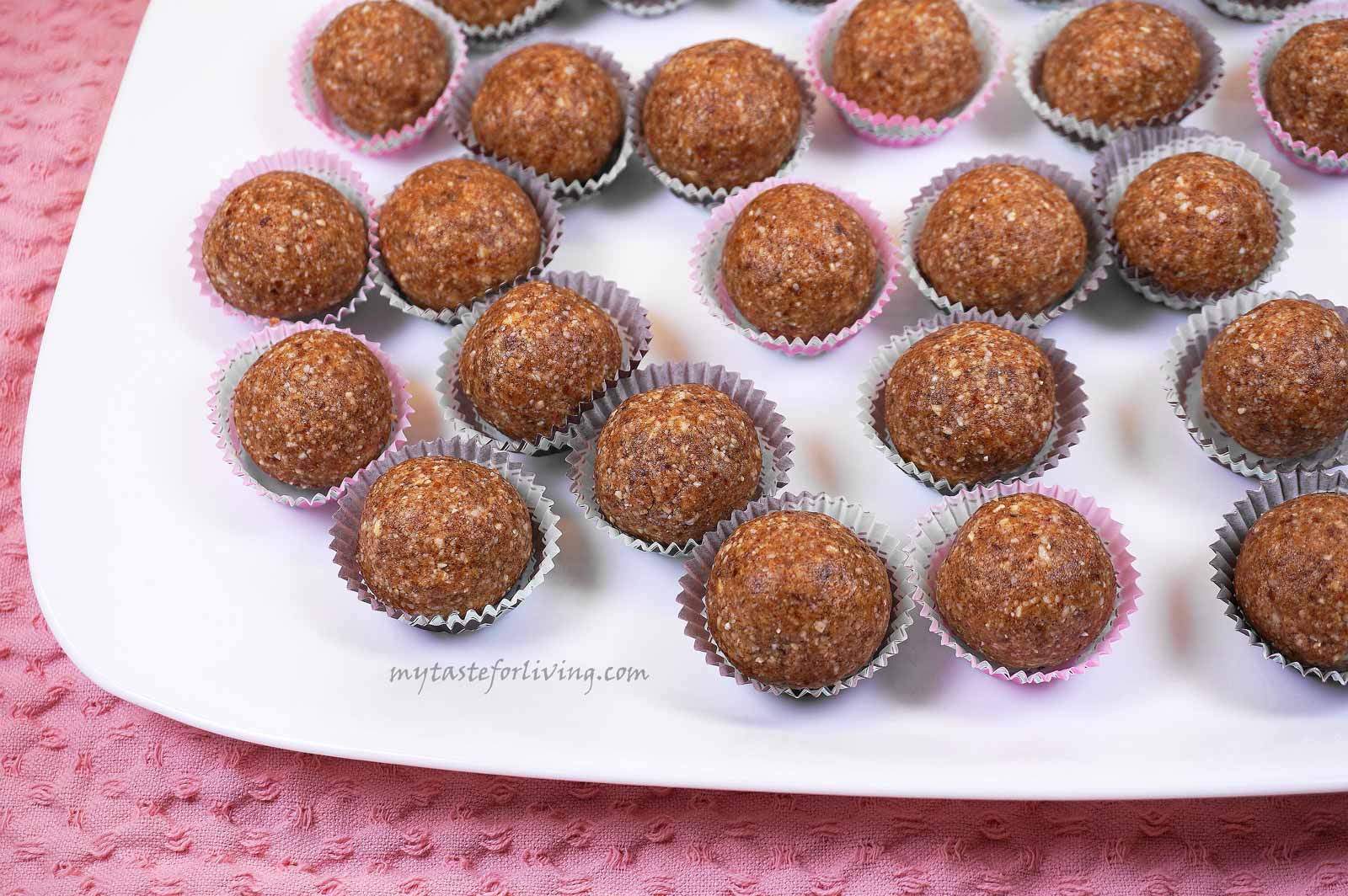 Raw, vegan and easy to make cashew, date and peanut butter bites. Satisfy your sugar cravings with these healthy raw vegan treats. 