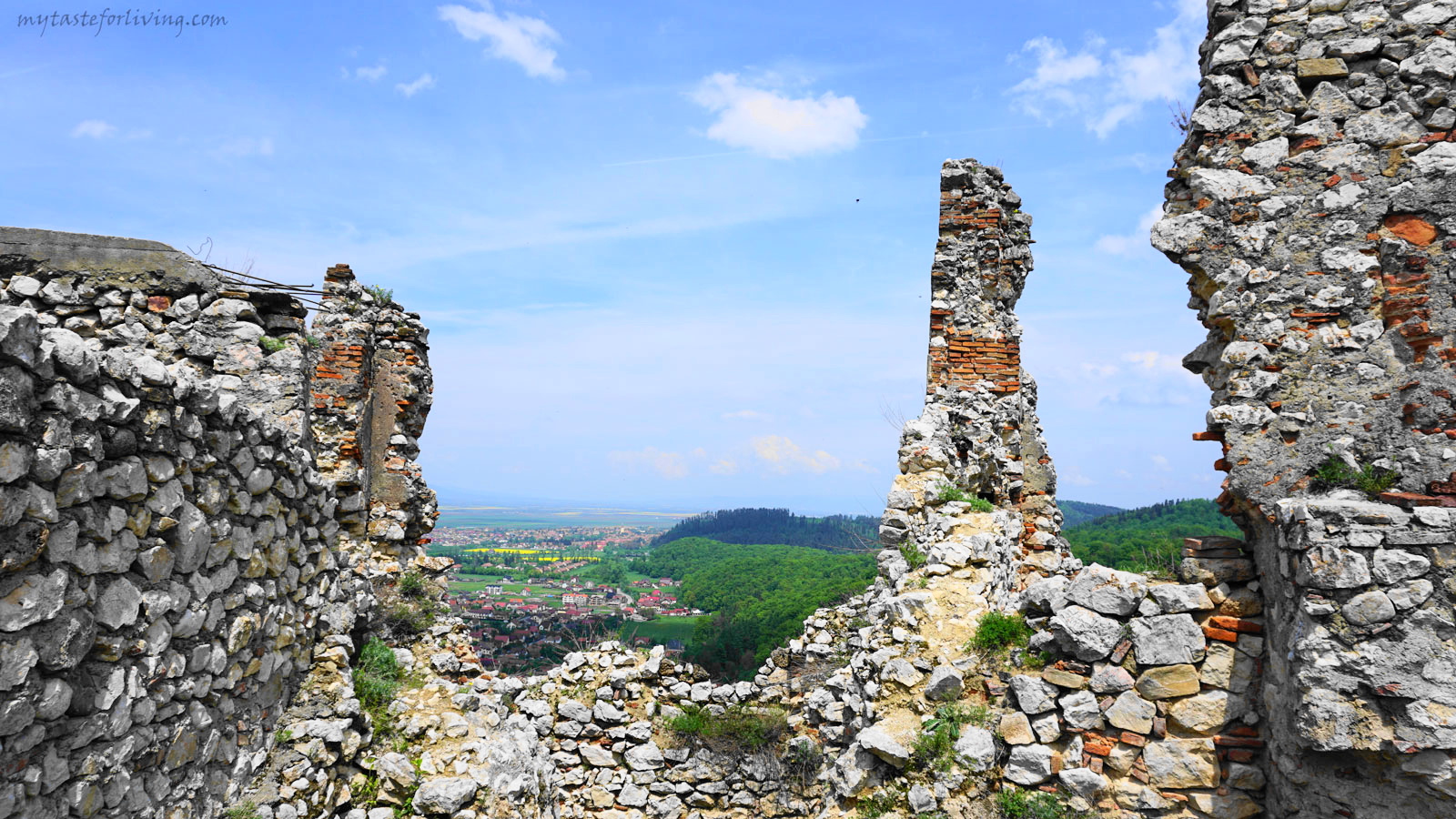 Located near Brasov, 200 meters above the town of Rasnov, on the top of a rocky hill, the Rasnov fortress is one of the most visited medieval attractions in Romania.