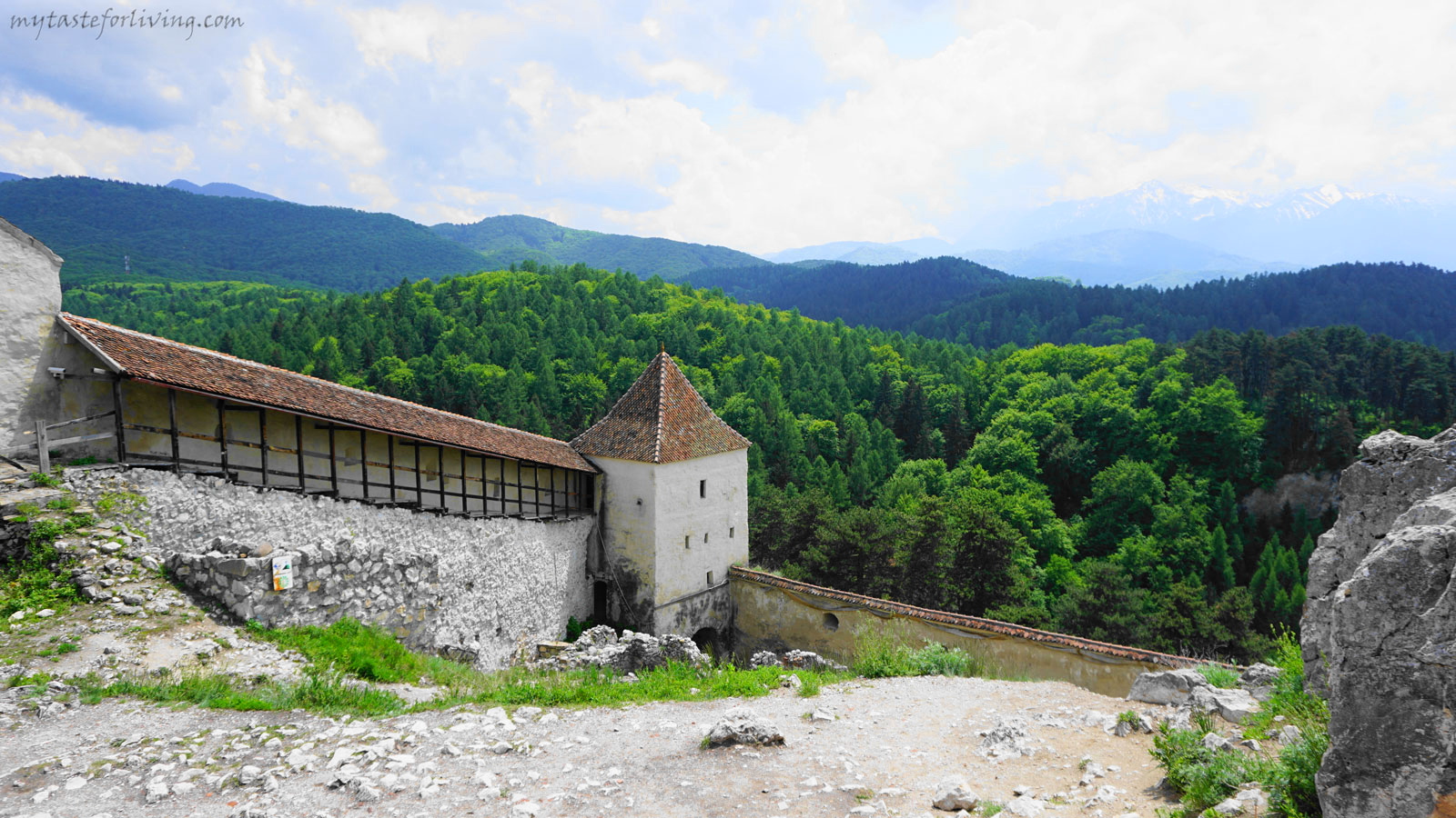 Located near Brasov, 200 meters above the town of Rasnov, on the top of a rocky hill, the Rasnov fortress is one of the most visited medieval attractions in Romania.