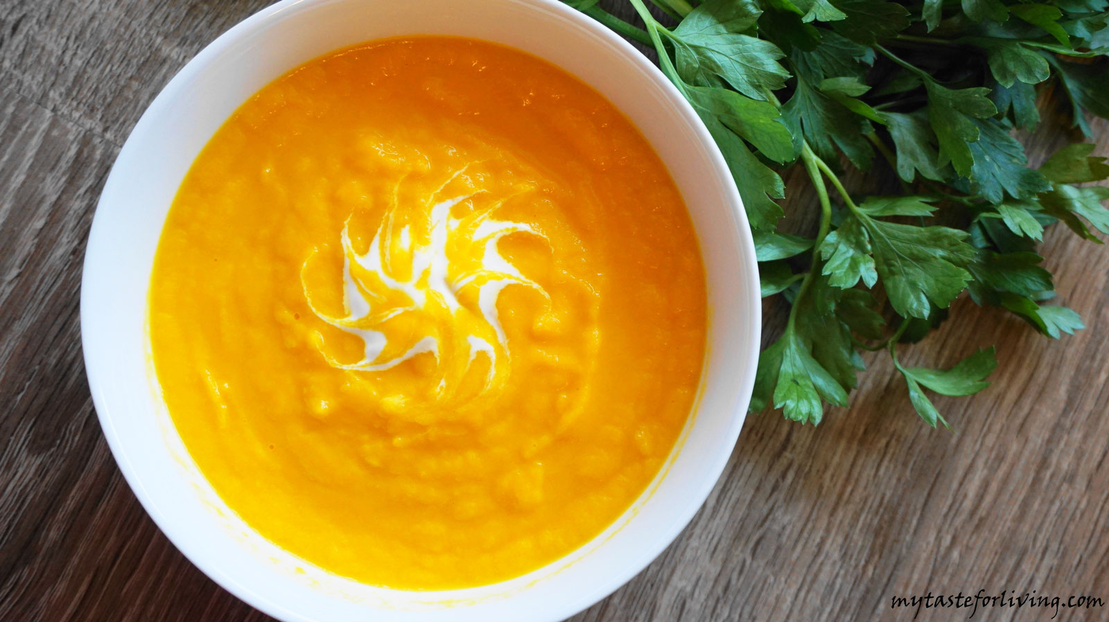 Easy, tasty and healthy carrot cream soup with a light taste and aroma of ginger, prepared with celery, garlic and onion.