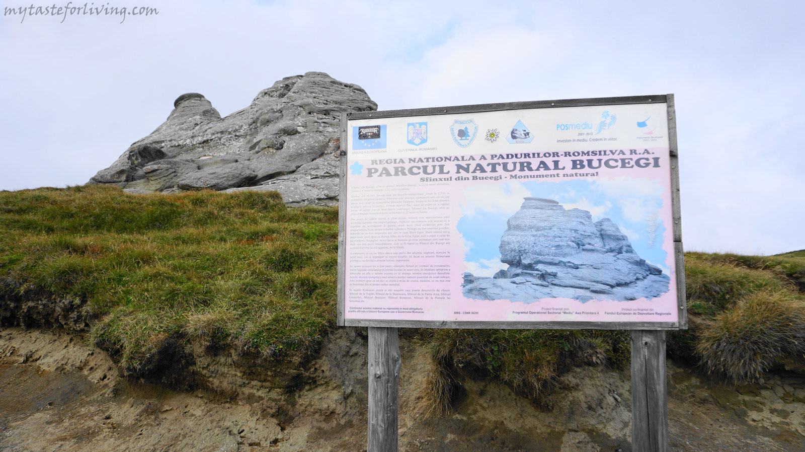 Сфинксът и Бабеле са в списъка на седемте природни чудеса на Румъния и са едни от най-посещаваните места в страната. Намират се в планината Бучеджи, която принадлежи към планинската верига Карпати. 