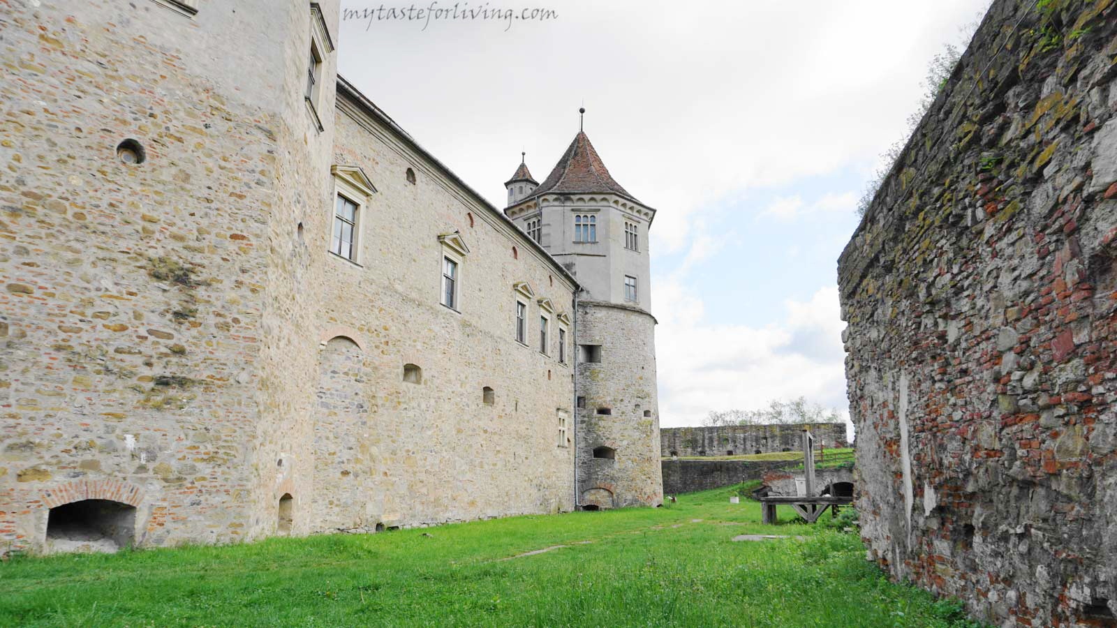 The beautifully preserved fortress of Fagaras is located in the town of Fagaras, located between the towns of Sibiu and Brasov in the romanian region of Transylvania.