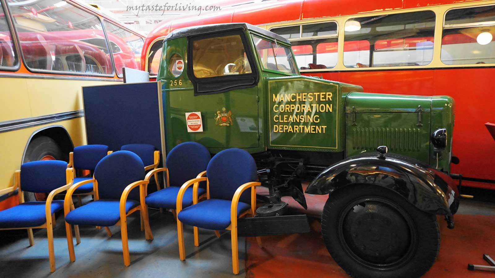 Музеят на транспорта в град Манчестър, Англия, е открит през 1979 година. В него е събрана над 100 годишната история на обществения автомобилен транспорт в града. 