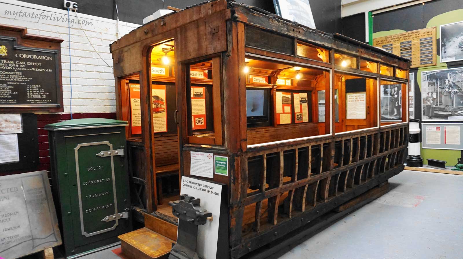 Музеят на транспорта в град Манчестър, Англия, е открит през 1979 година. В него е събрана над 100 годишната история на обществения автомобилен транспорт в града. 