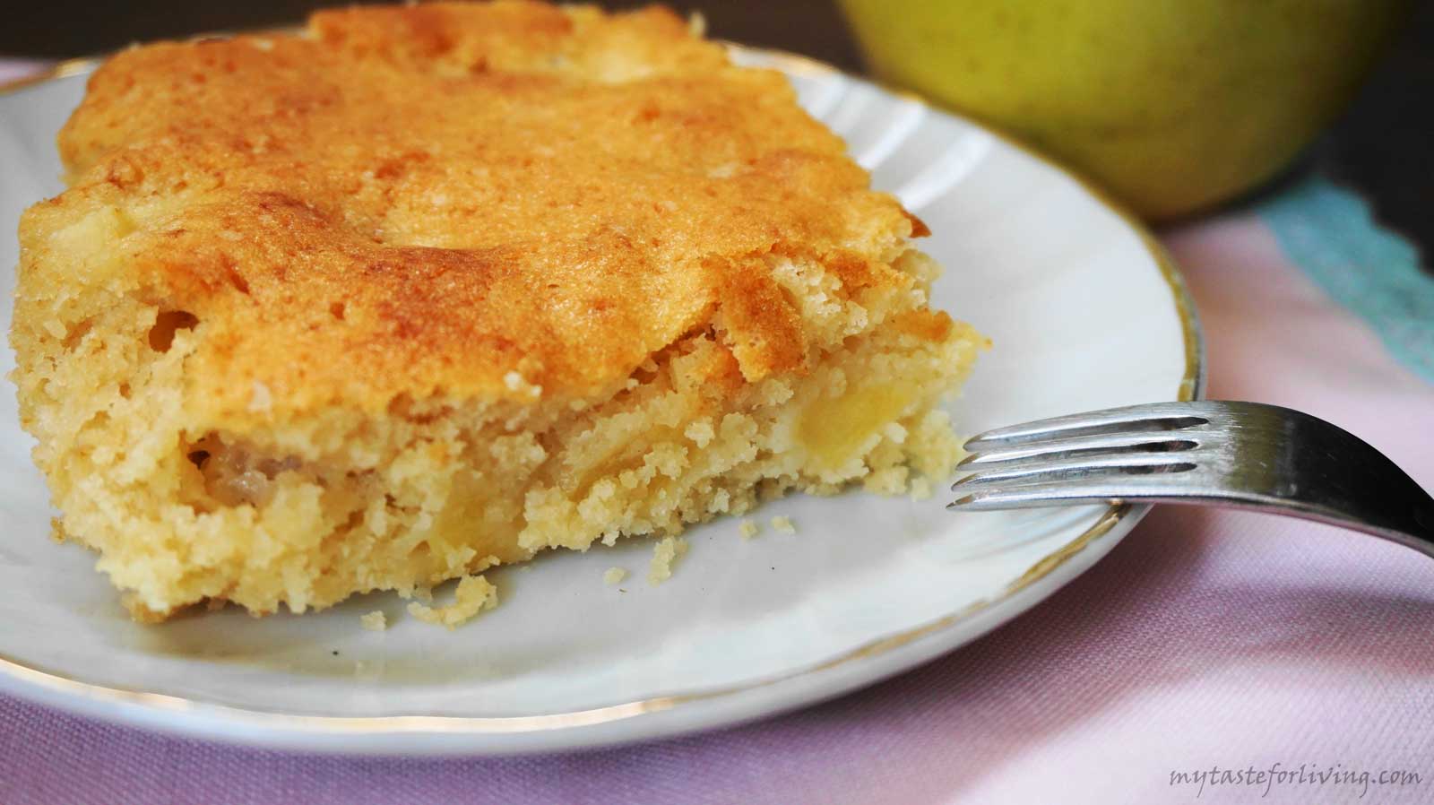 Sweet cake with fresh and juicy apples!