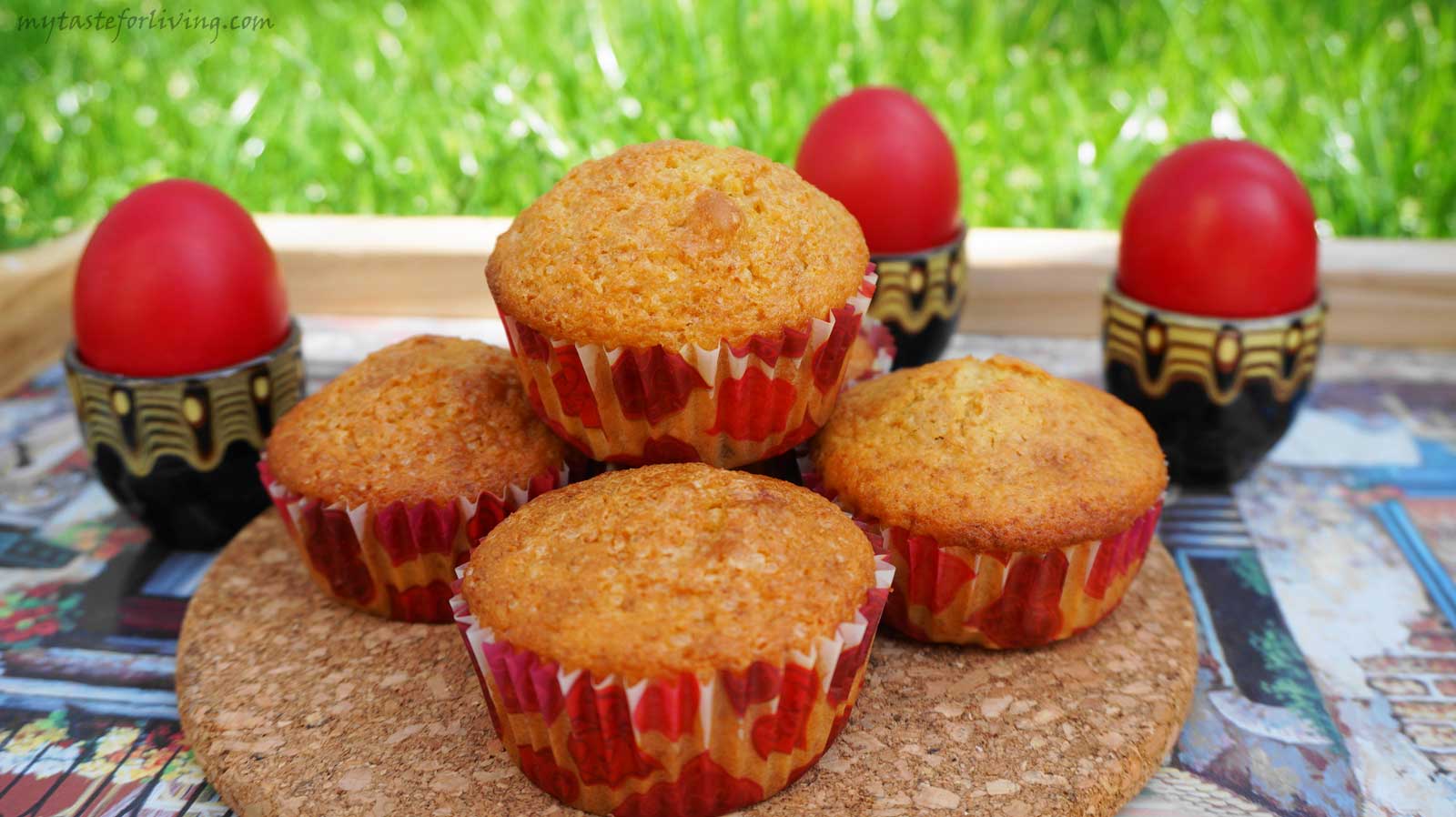 Recipe for muffins with raisins, gathered in themselves the aromas of our favorite Easter cake.
