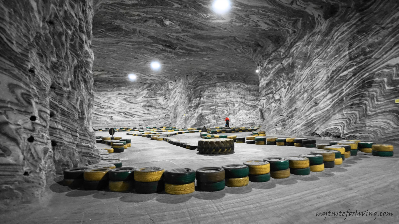 Ocnele Mari е бивша солна мина, намираща се в Румъния, понастоящем отворена за посетители и направена като парк. 