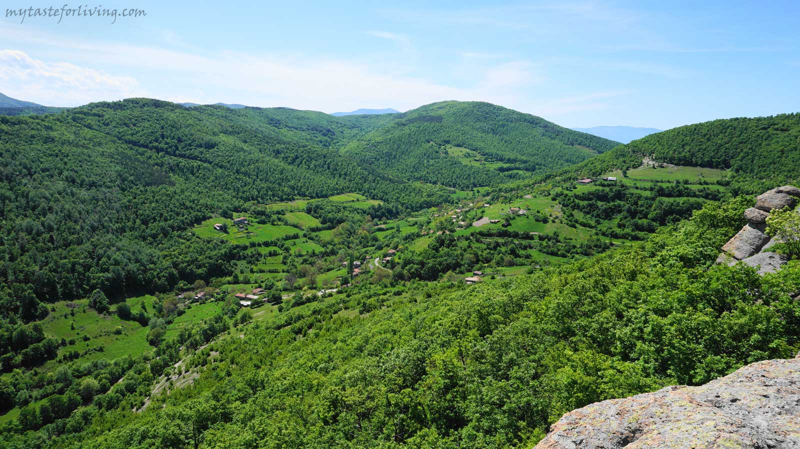 The thracian rock sanctuaries with mysterious trapezoidal rock niches carved in them are typical of the Eastern Rhodopes. The forests above the village of Nochevo are full of similar niches and small caves (like Kodja yin) and sharapani.